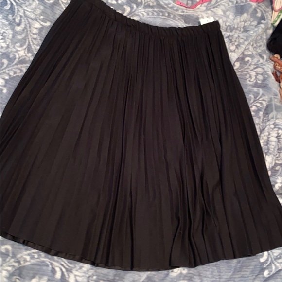 Alfred Dunner Dresses & Skirts - Alfred Dunner black pleated skirt